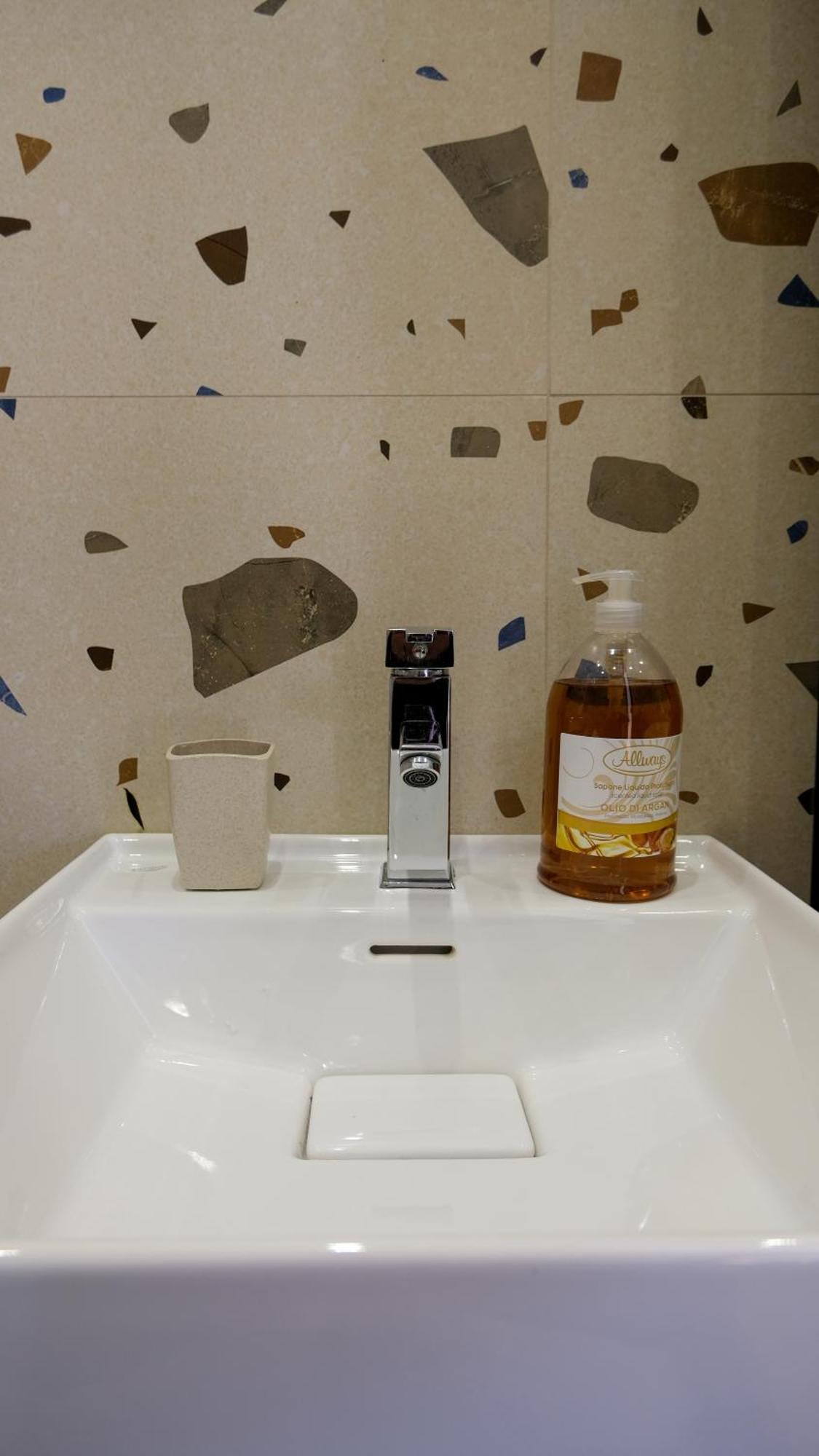 2E Center Apartment Tiranë Ngoại thất bức ảnh